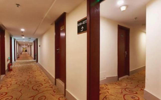 Super 8 Hotel (Beijing Fengtai Railway Station Fengtai South Road Subway Station)