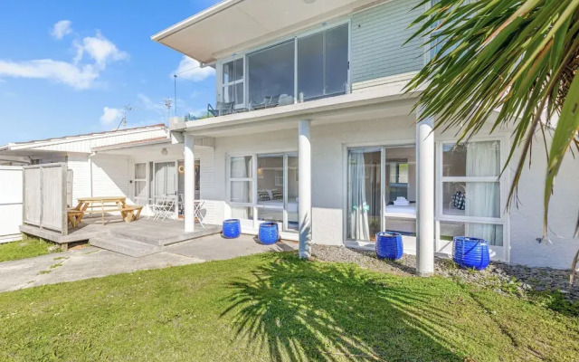 Takapuna 2 Br House Near Beach W/ Parking