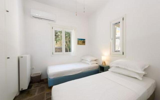 Cycladic beauty and tranquillity in Kostos, Paros