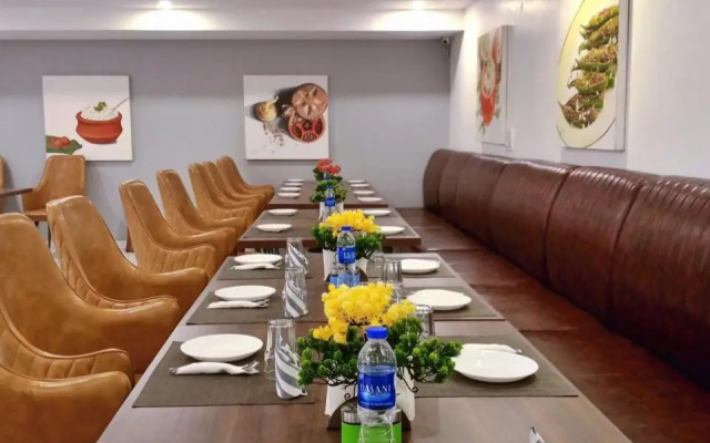 OYO Rooms 813 near Omaxe City Centre