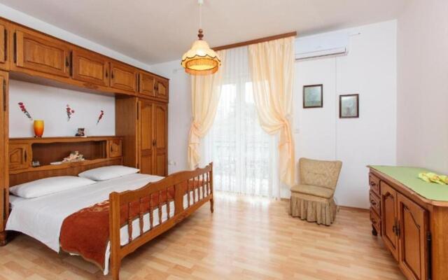 Apartment Knez 1 - 50m from beach