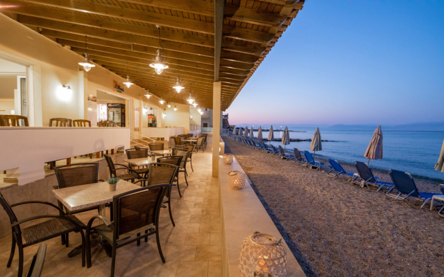 Rossis Beach Hotel