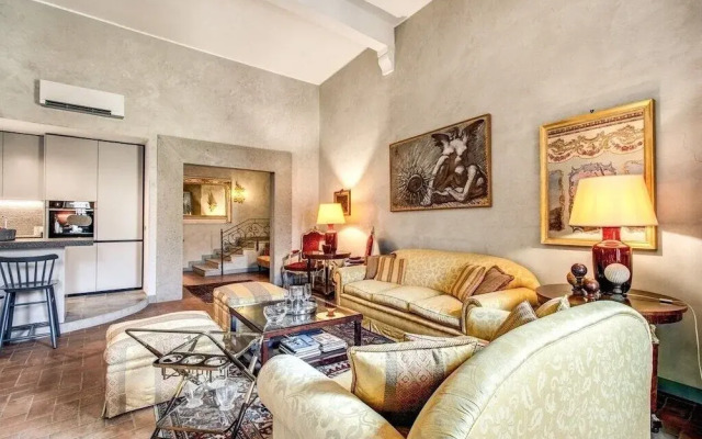 Wonderful Apartment With Balcony In Piazza Margana