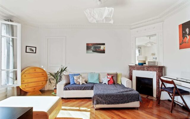 Beautiful And Charming Flat For 4 In The Centre Of Paris