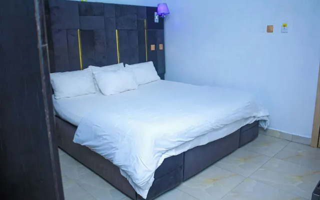 Marqueeland Hotel and suites