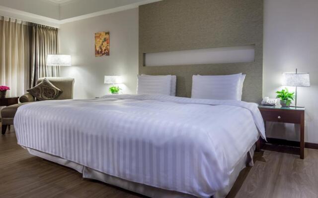 Hotel June