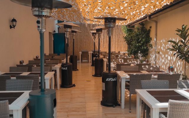 Kalia Beach Hotel Side