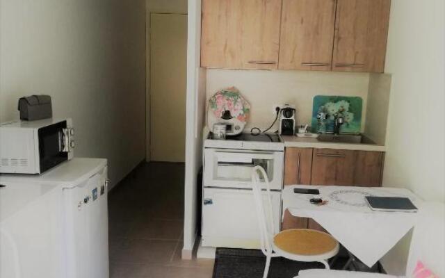 NICE VIEW Jolie Studio avec Jardin