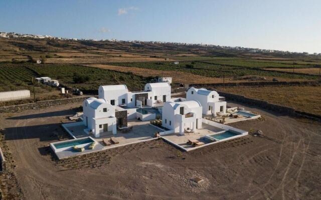 Oia Kissiri - private pool Villas
