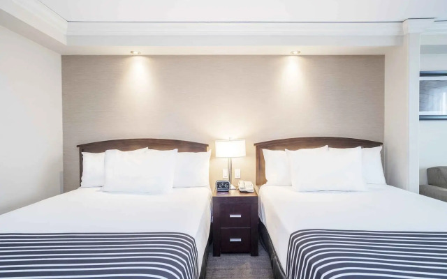 Sandman Signature Toronto Airport Hotel