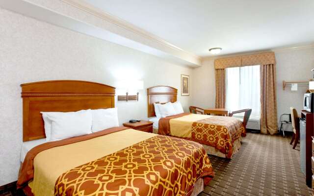 Howard Johnson Hotel & Suites by Wyndham Pico Rivera