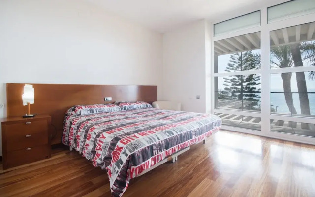 Luxury Beachfront Villa in Tarragona TH 63