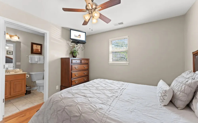 Heavenly Hideaway 2 Bedroom Condo by RedAwning