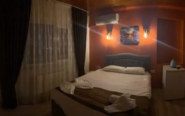 Taksim BrickTown Suite