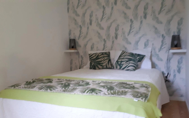 TMB (Train / Metro& Bus ) Oporto Station House