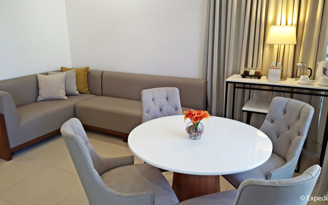 Pontefino Hotel & Residences