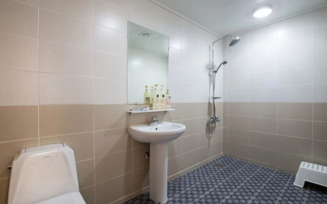 Jeju Flyjin House Pension