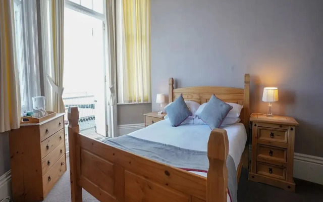 OYO Shanklin Beach Hotel