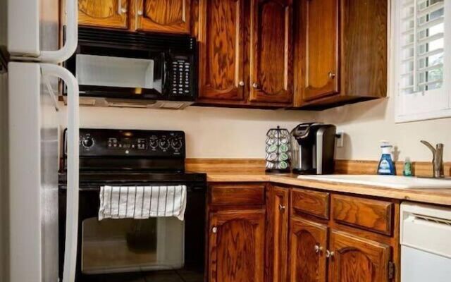 Cozy Gilbert Condo Walking Distance to Downtown!