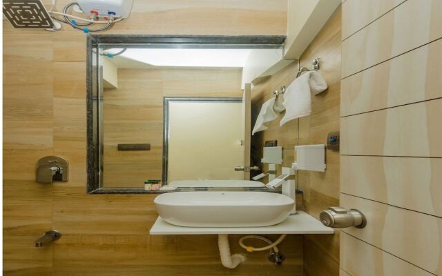 OYO 10899 Hotel Meadow Inn