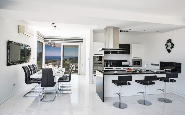 KO1 With Breathtaking sea Views