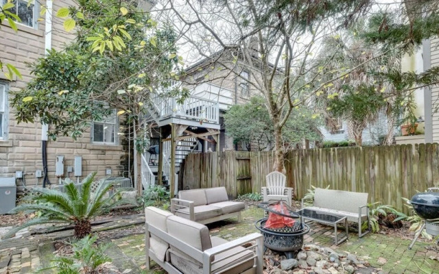 Comfortable Escape 2BR Historic Downtown
