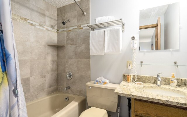 Phoenix 207 2 Bedroom Condo by Redawning