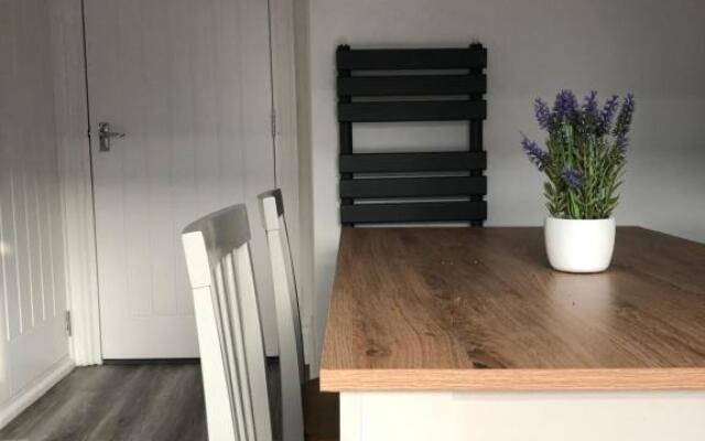 Entire spacious 4 bedroom apartment in Bournemouth