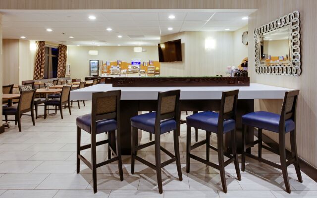 Holiday Inn Express Hotel and Suites Laurel by IHG