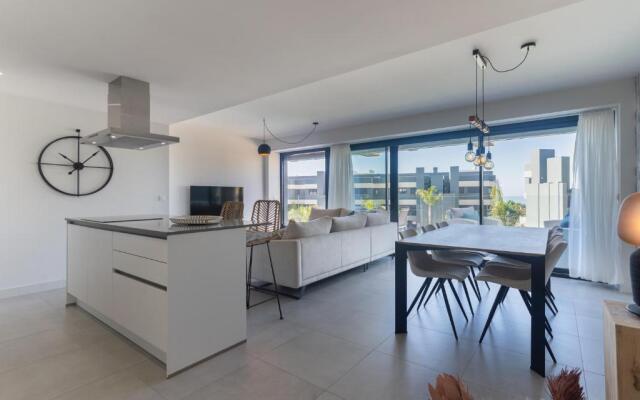 Modern 3bed apartment with sea view