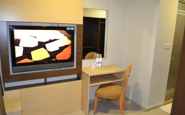 Oyo 117 Hotel Safari 2