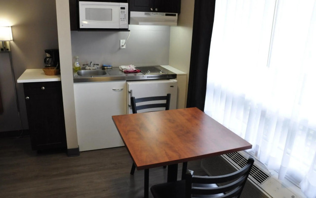 Moonlight Inn and Suites