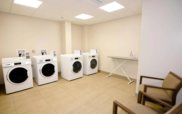 Best Western Plus Winnipeg West