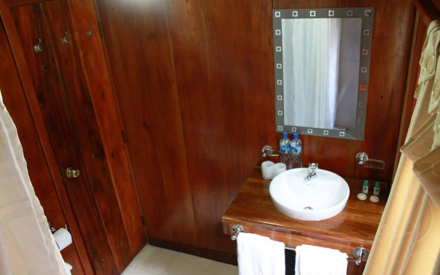 The Wooden House Lodge