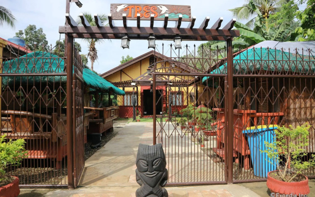 Tres Pension House