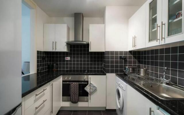 Sublime 1 bed flat with Thames view
