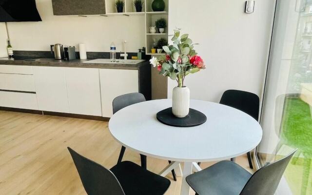 New 1 bedroom in City Center- Terrace