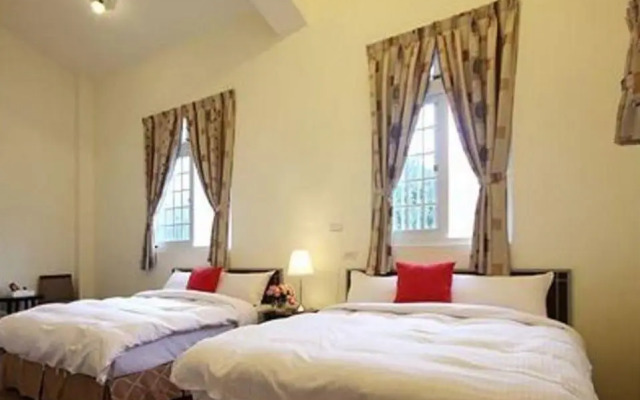 Akuei House B & B