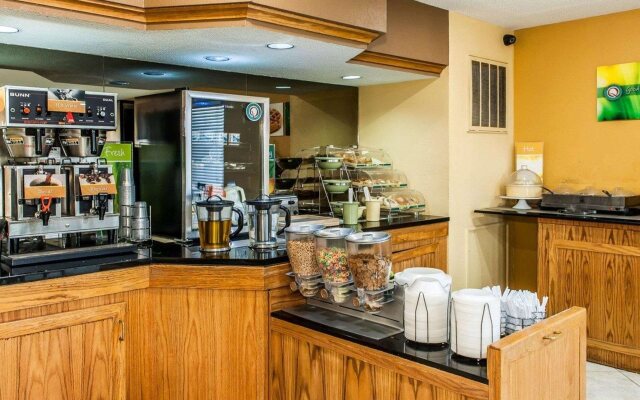 Quality Inn & Suites Shelbyville I-74