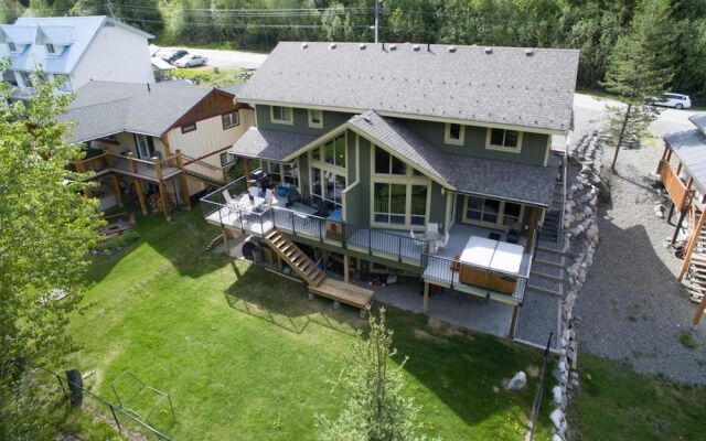 Pineview Lodge by Bear Country