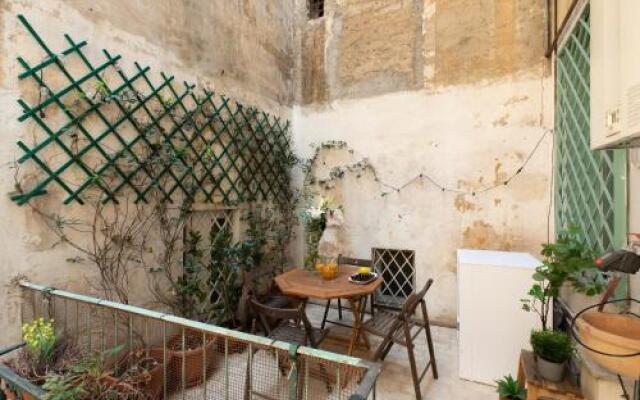 Iflat Monti Charming Apartment