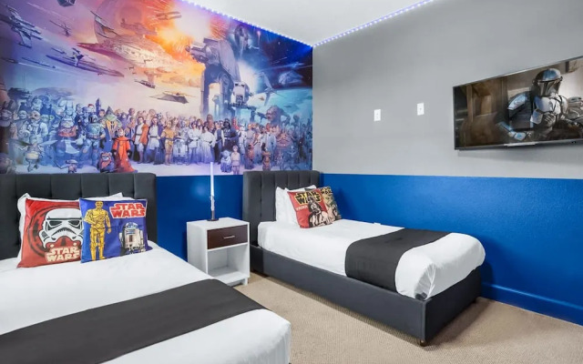 Upstay - Movie Mansion w Cinema-pool Hot Tub-games