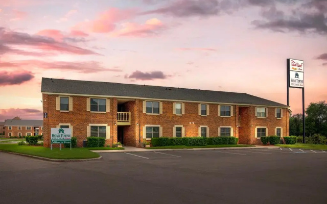 HomeTowne Studios by Red Roof Huntsville - Madison