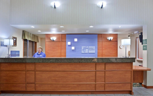 Holiday Inn Express & Suites Burlington by IHG