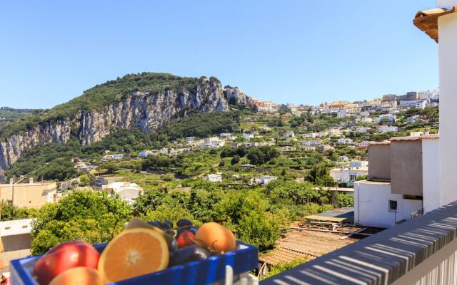 Aquamarine Relaxing Capri Suites