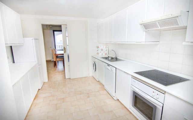 Park Plaza Suites Apartments