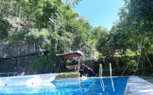 Mogan Mountain Xiaofeng Mujing Xiangye Hot Spring Hostel