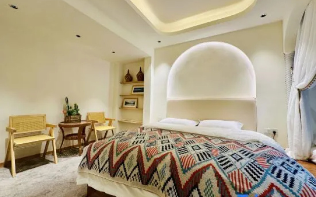 Mountain Pool and Cloud Realm Homestay Hotel – Guest Rooms – Kunming