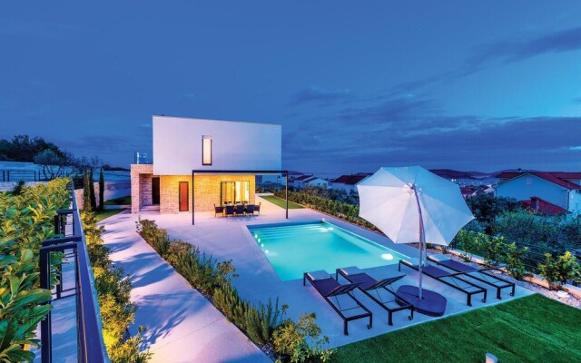 Beautiful Home in Tribunj With Wifi and 4 Bedrooms