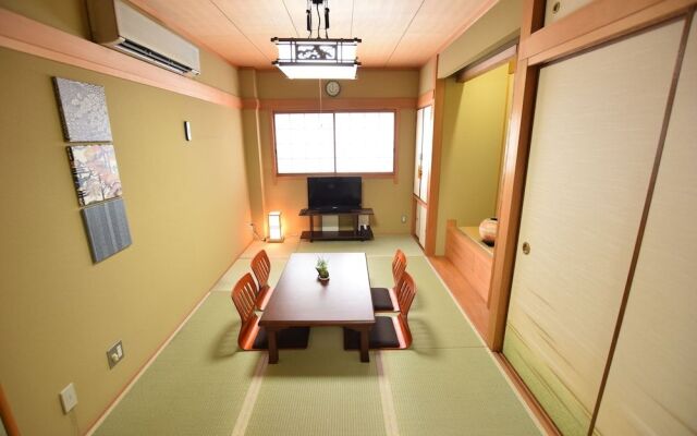 Aikamu Inn House